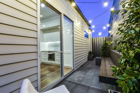 Aloha Central Luxury Apartments - Hotel Accommodation 13