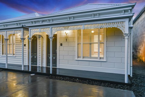 Aloha Central Luxury Apartments - Hotel Accommodation 1