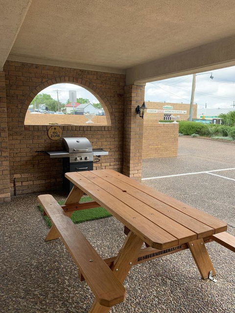 Cumberland Motor Inn - Hotel Accommodation 14
