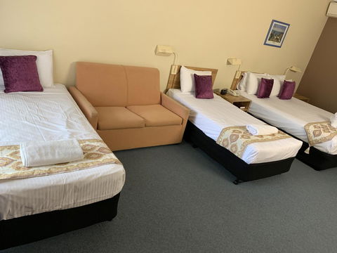Cumberland Motor Inn - Hotel Accommodation 12