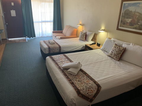 Cumberland Motor Inn - Hotel Accommodation 21