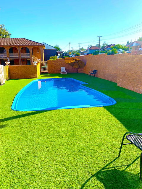 Cumberland Motor Inn - Hotel Accommodation 11