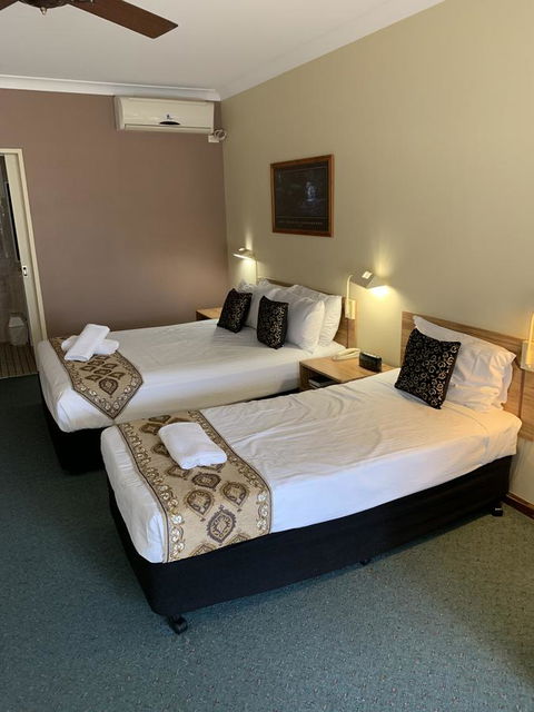 Cumberland Motor Inn - Hotel Accommodation 9