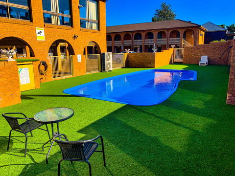 Cumberland Motor Inn - Hotel Accommodation 2
