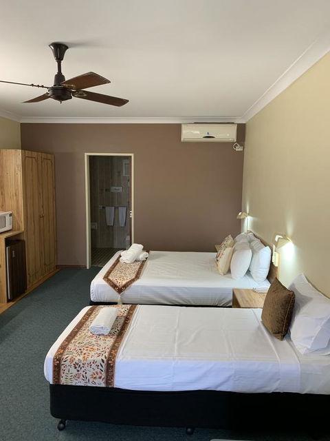 Cumberland Motor Inn - Hotel Accommodation 19