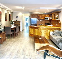 Superb Townhouse in North Adelaide - Hotel Accommodation