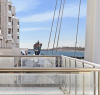 Glenelg Seaside Apartment - Hotel Accommodation