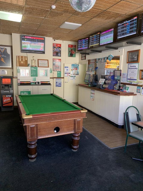 Commercial Hotel Morgan - Hotel Accommodation 4