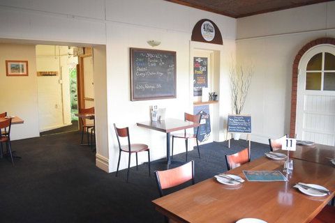 Commercial Hotel Morgan - Hotel Accommodation 5