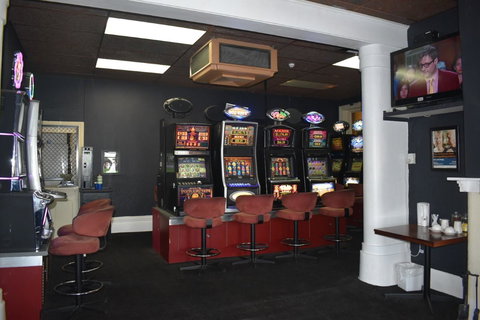 Commercial Hotel Morgan - Hotel Accommodation 9