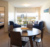 Hume Serviced Apartments - Hotel Accommodation