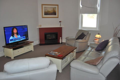 Jacaranda Cottage - Hotel Accommodation 2