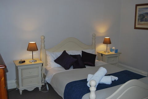 Jacaranda Cottage - Hotel Accommodation 4