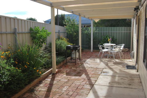 Jacaranda Cottage - Hotel Accommodation 5