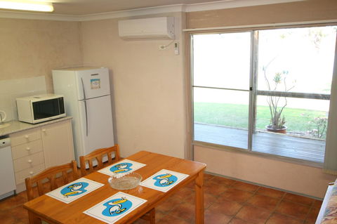 Lake Edge Apartments - Hotel Accommodation 14