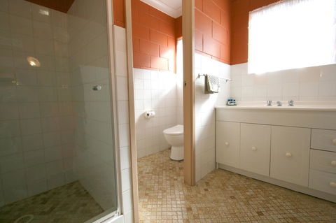 Lake Edge Apartments - Hotel Accommodation 9