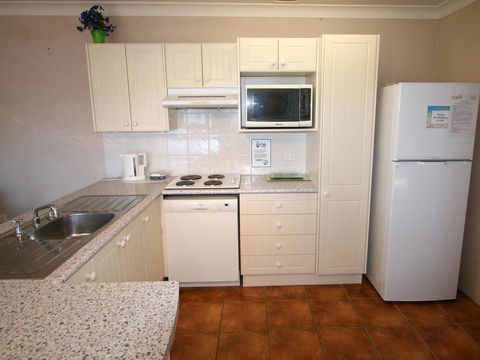 Lake Edge Apartments - Hotel Accommodation 6