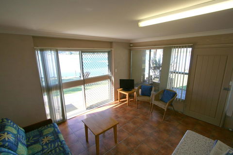 Lake Edge Apartments - Hotel Accommodation 10