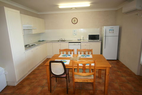 Lake Edge Apartments - Hotel Accommodation 17