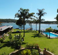 Lake Edge Apartments - Hotel Accommodation