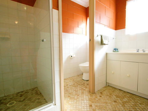 Lake Edge Apartments - Hotel Accommodation 25