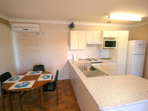 Lake Edge Apartments - Hotel Accommodation 7