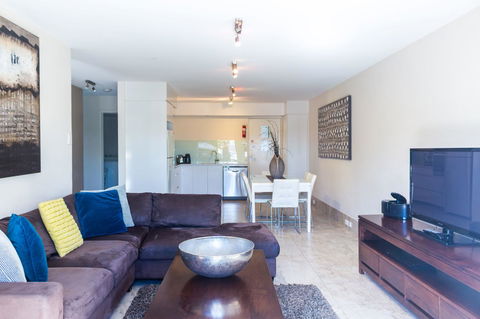 Bayview Beachfront Apartments, In Town Right On The Beach - Hotel Accommodation 43