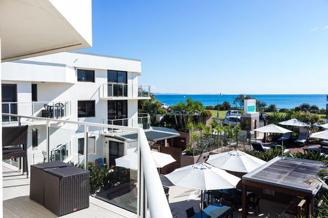 Bayview Beachfront Apartments, In Town Right On The Beach - Hotel Accommodation 15