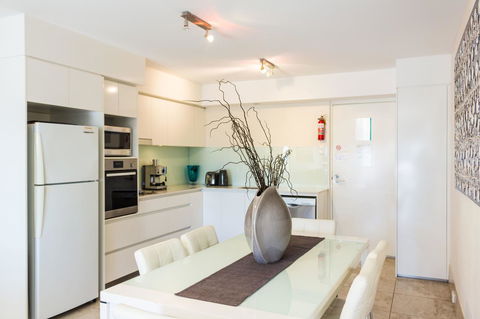 Bayview Beachfront Apartments, In Town Right On The Beach - Hotel Accommodation 42