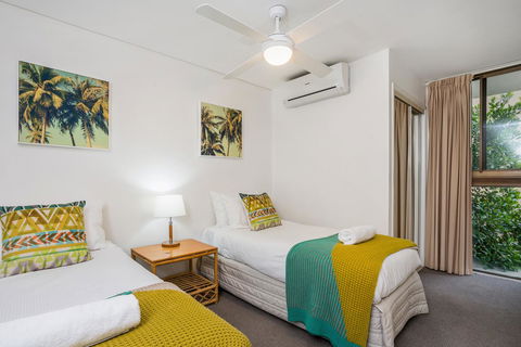 Bayview Beachfront Apartments, In Town Right On The Beach - Hotel Accommodation 34