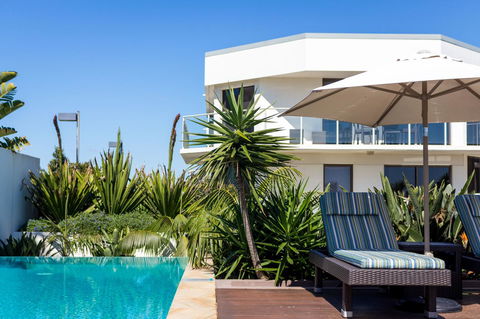 Bayview Beachfront Apartments, In Town Right On The Beach - Hotel Accommodation 17