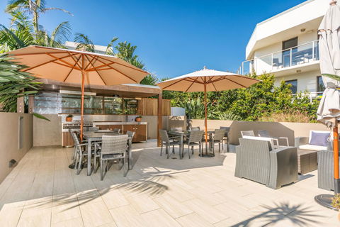 Bayview Beachfront Apartments, In Town Right On The Beach - Hotel Accommodation 9