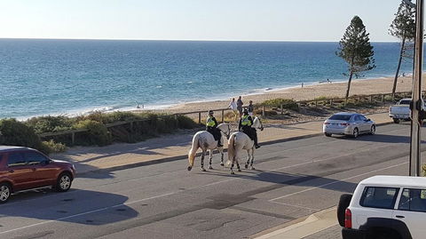 Beachside Escape On The Esplanade - Hotel Accommodation 4