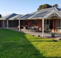 Aldinga Beach overnighter or getaway home - Hotel Accommodation