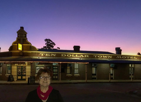 Ten Dollar Town Motel - Hotel Accommodation 27