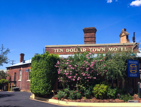 Ten Dollar Town Motel - Hotel Accommodation 24