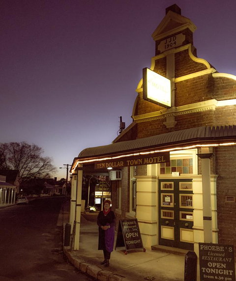 Ten Dollar Town Motel - Hotel Accommodation 26