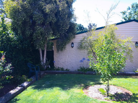 Ten Dollar Town Motel - Hotel Accommodation 22