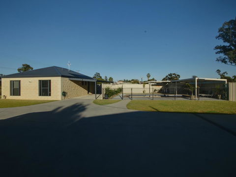DBJ Holiday Units - Hotel Accommodation 1