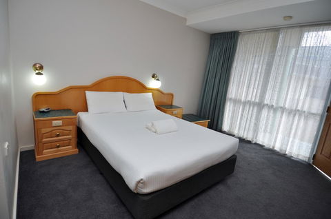Hilton Beachfront Motel - Hotel Accommodation 24