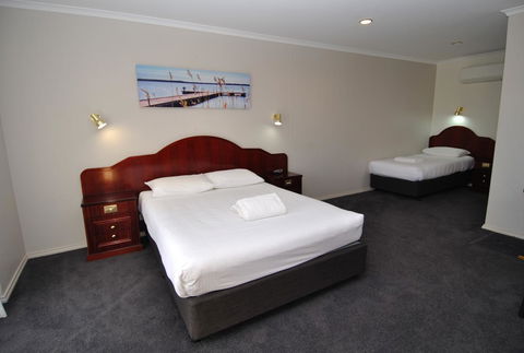 Hilton Beachfront Motel - Hotel Accommodation 41