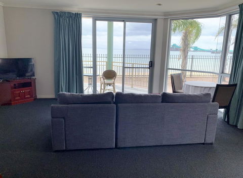 Hilton Beachfront Motel - Hotel Accommodation 7