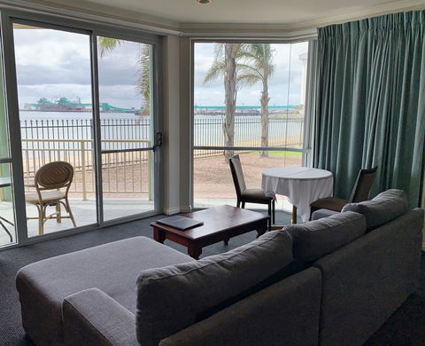 Hilton Beachfront Motel - Hotel Accommodation 15
