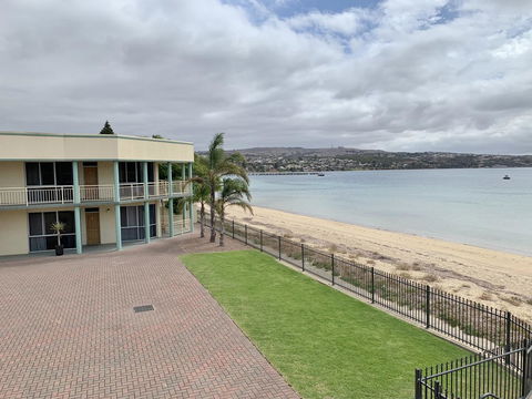 Hilton Beachfront Motel - Hotel Accommodation 13