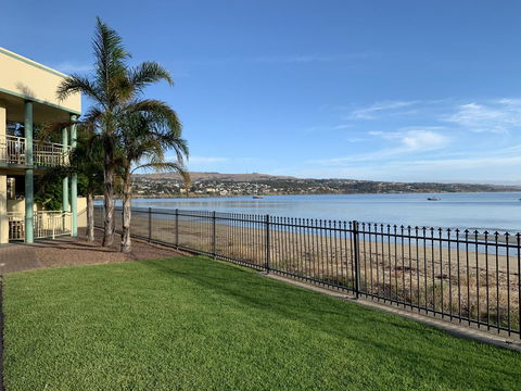 Hilton Beachfront Motel - Hotel Accommodation 4