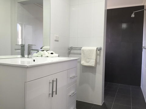 Hilton Beachfront Motel - Hotel Accommodation 37