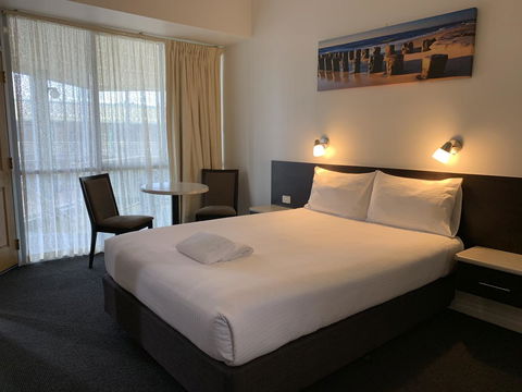 Hilton Beachfront Motel - Hotel Accommodation 1