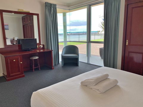 Hilton Beachfront Motel - Hotel Accommodation 14