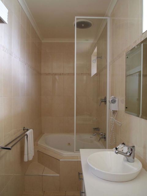 Hilton Beachfront Motel - Hotel Accommodation 44