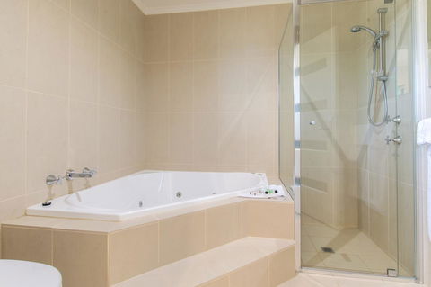 Mick O\'Sheas - Hotel Accommodation 22